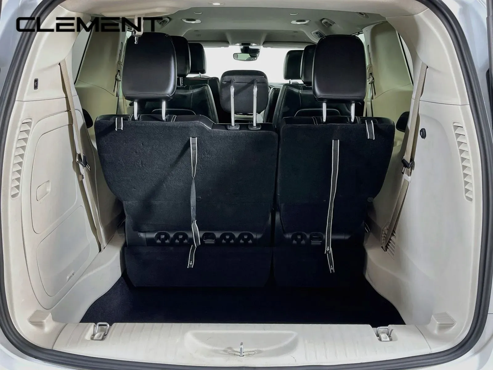 Chrysler Pacifica photo 10