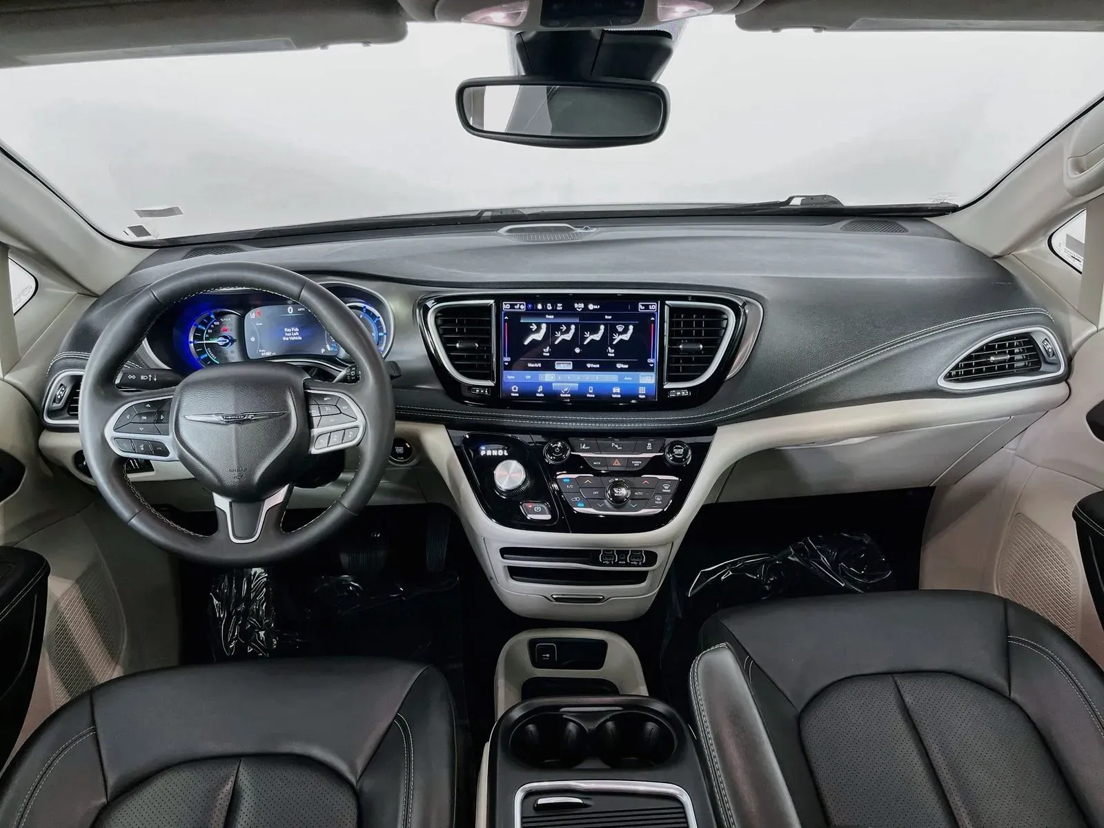 Chrysler Pacifica photo 12