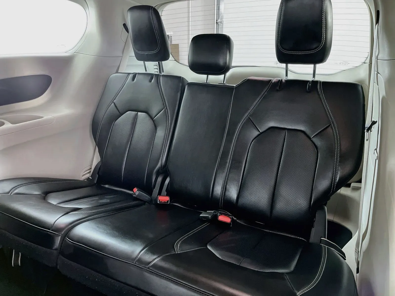 Chrysler Pacifica photo 31