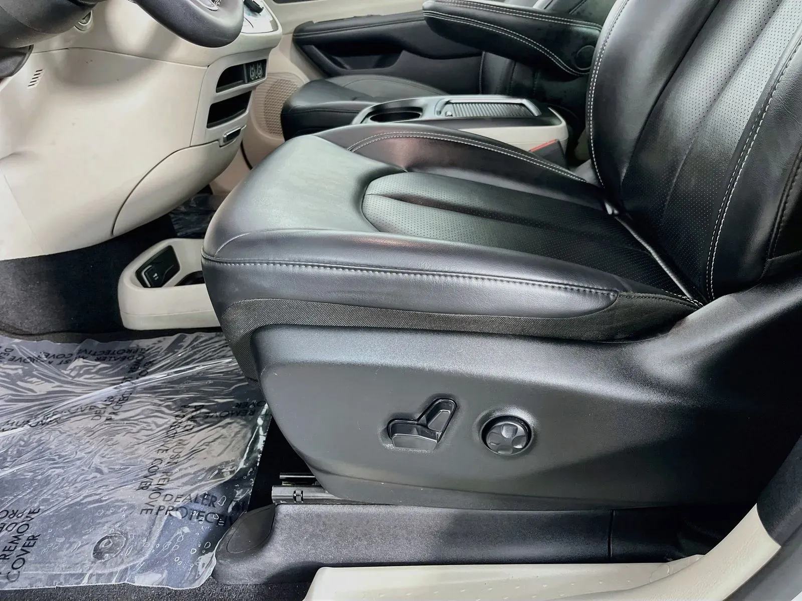 Chrysler Pacifica photo 27