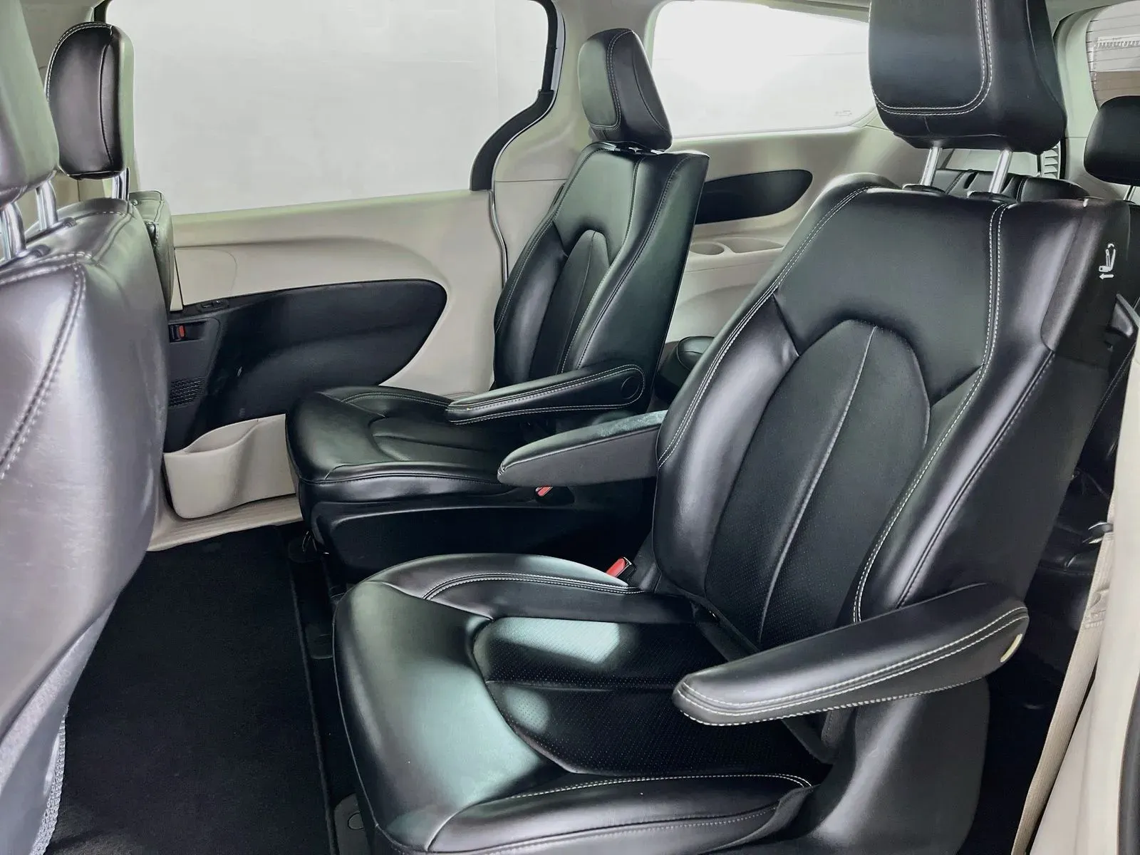 Chrysler Pacifica photo 29