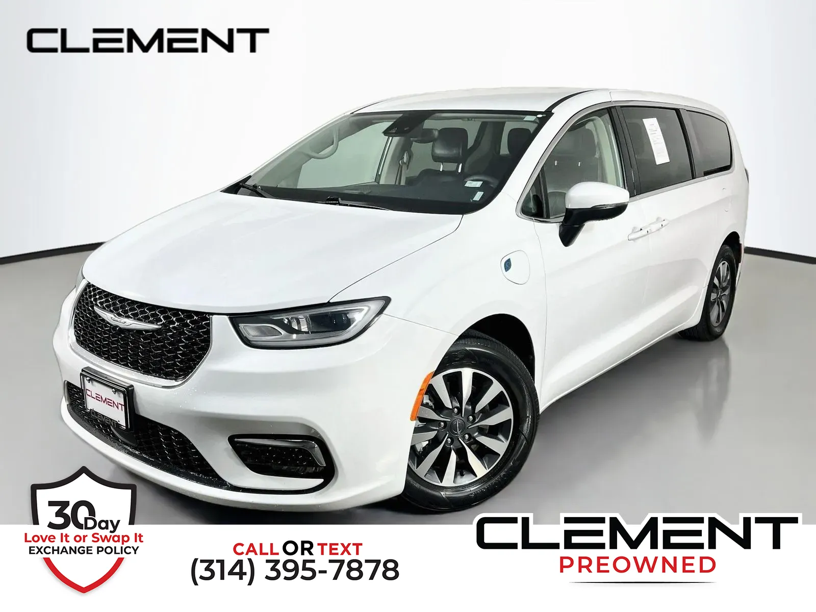 White 2023 Chrysler Pacifica Hybrid Touring L for sale in Florissant, MO