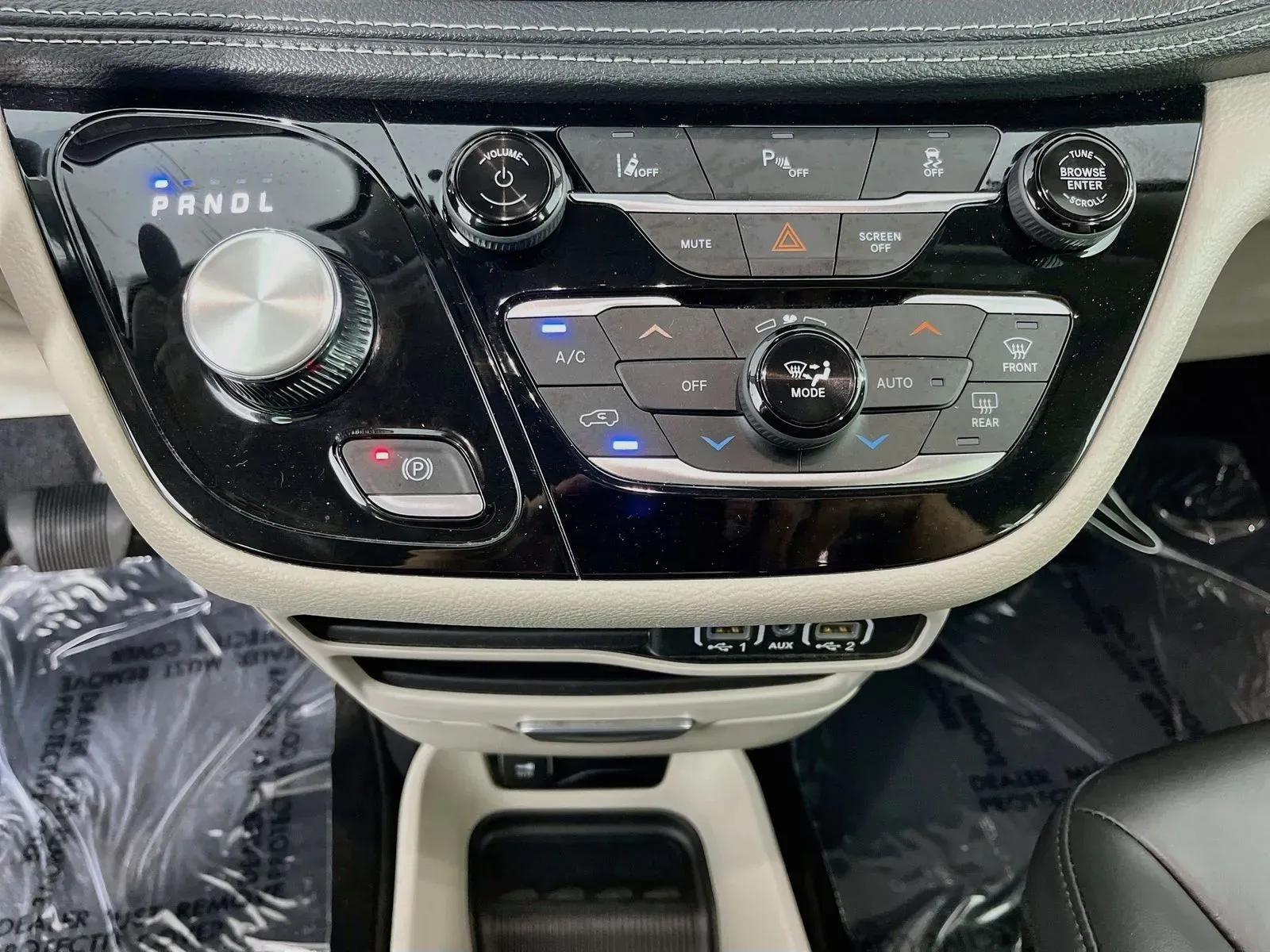 Chrysler Pacifica photo 23