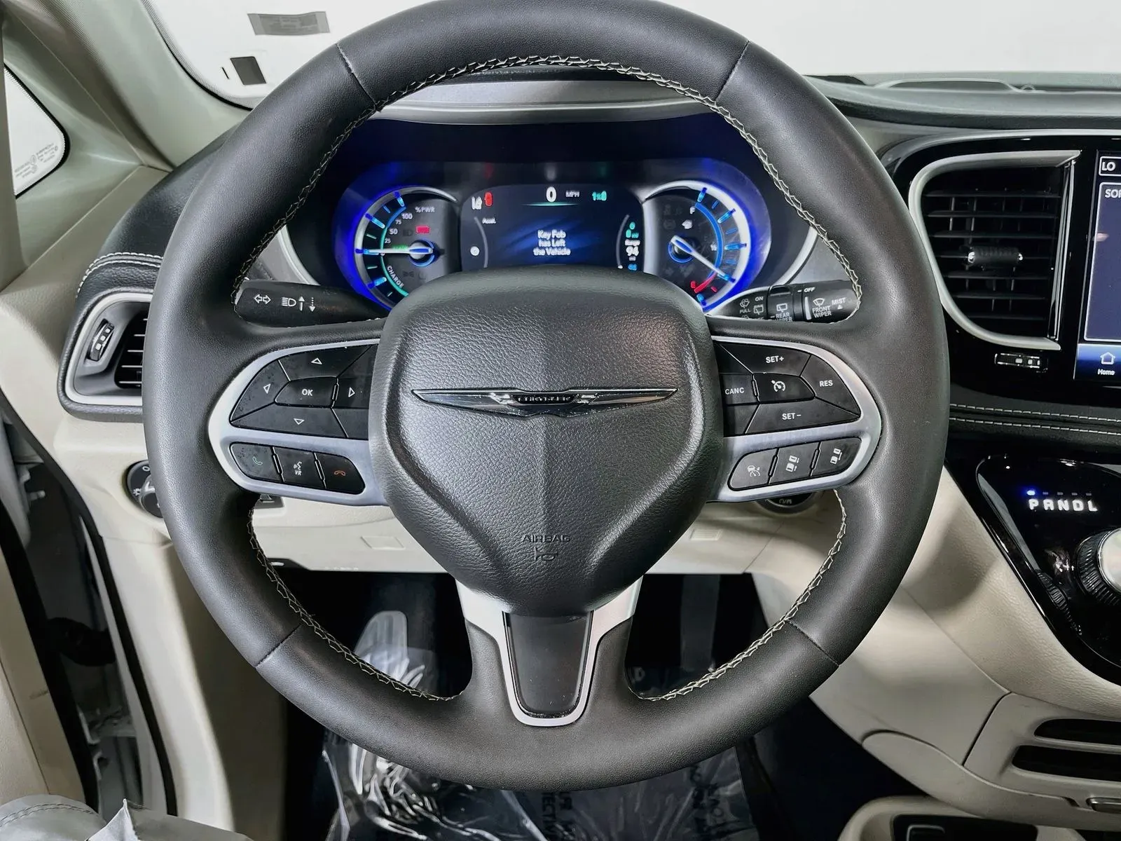 Chrysler Pacifica photo 14