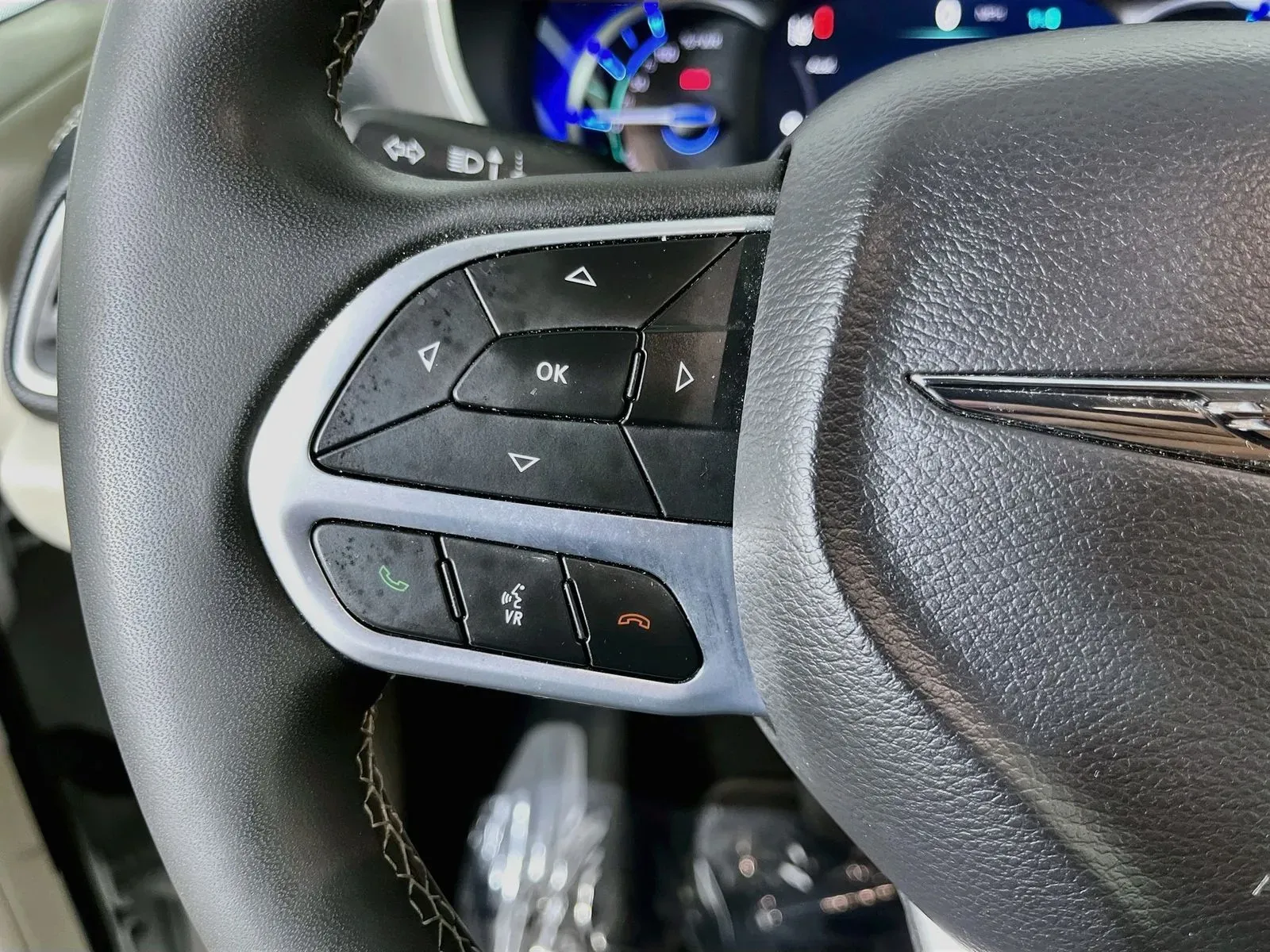 Chrysler Pacifica photo 15
