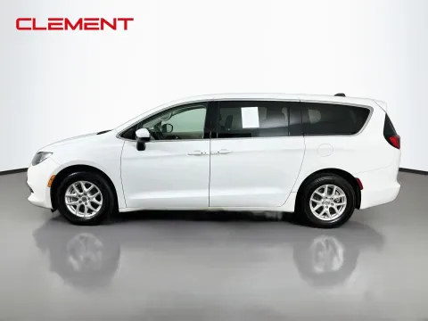 More photos of 2022 Chrysler Voyager LX at Clement Pre-Owned, MO