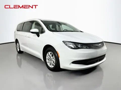 More photos of 2022 Chrysler Voyager LX at Clement Pre-Owned, MO