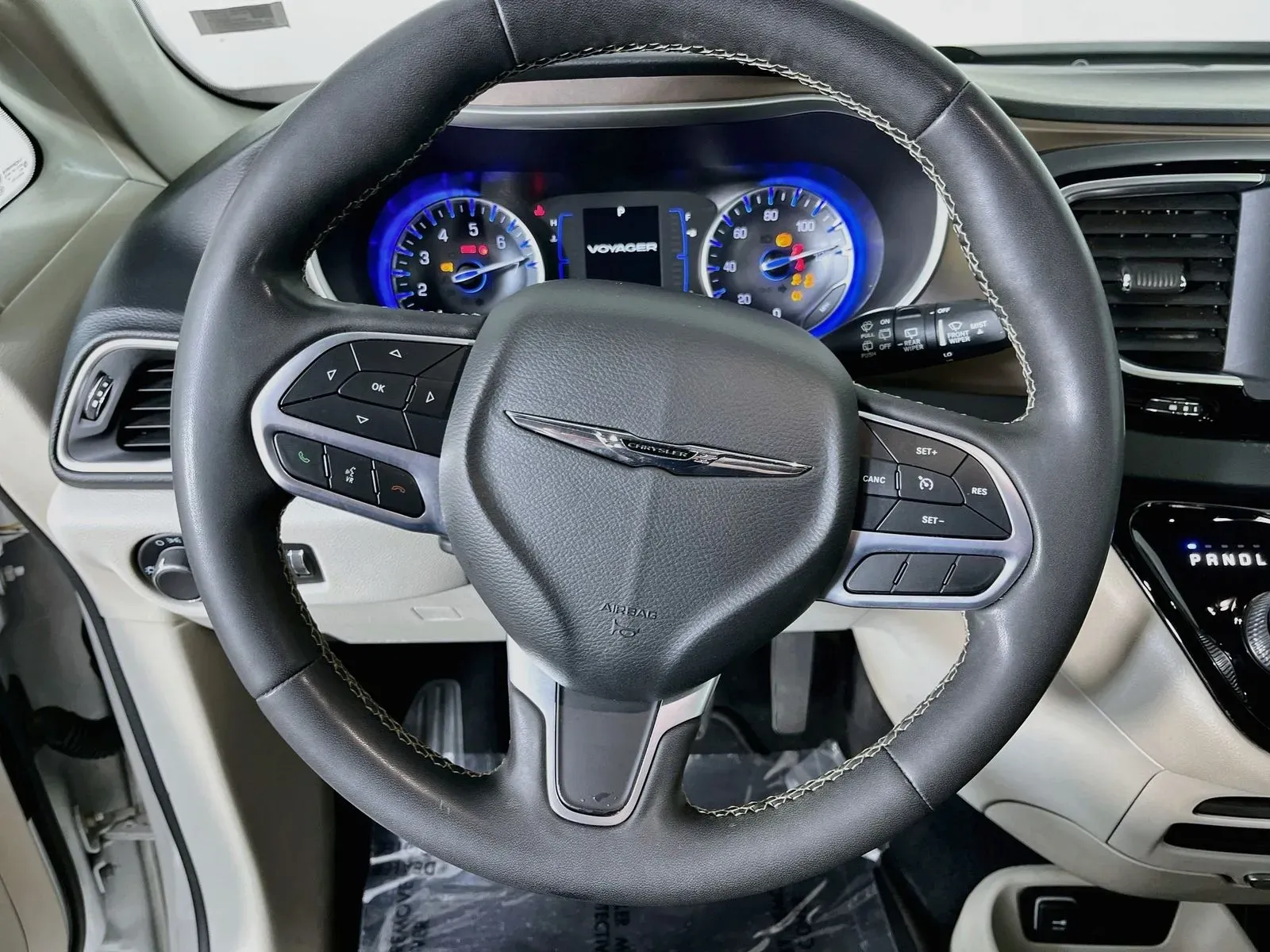 Chrysler Voyager photo 14