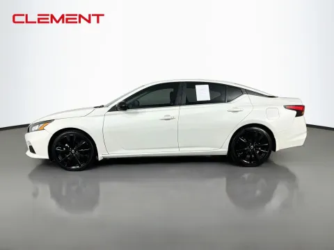 More photos of 2022 Nissan Altima 2.5 SR at Clement Pre-Owned, MO