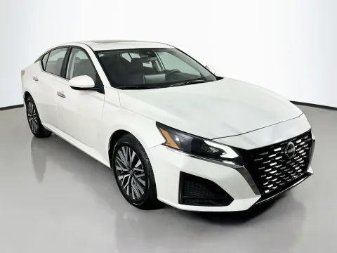 Another view of 2025 Nissan Altima 2.5 SV for sale in Florissant, MO at Clement Pre-Owned