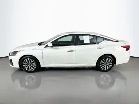 More photos of 2025 Nissan Altima 2.5 SV at Clement Pre-Owned, MO