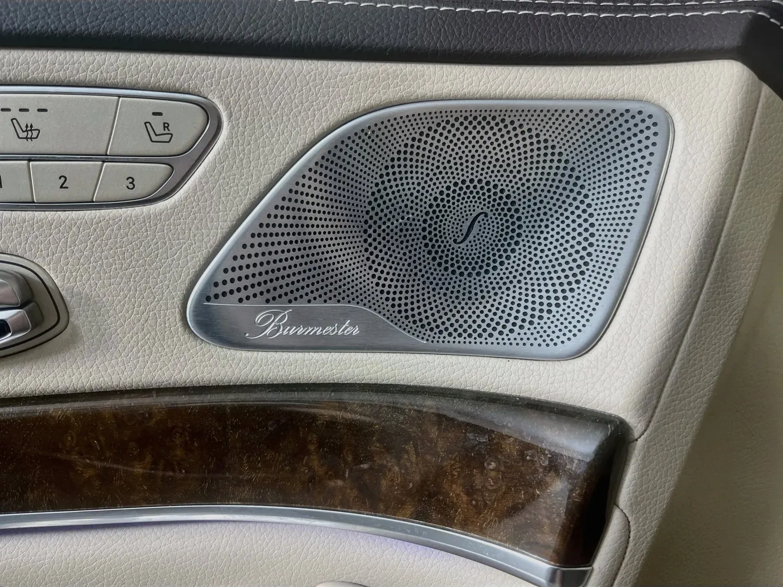 Mercedes-Benz S-Class photo 25