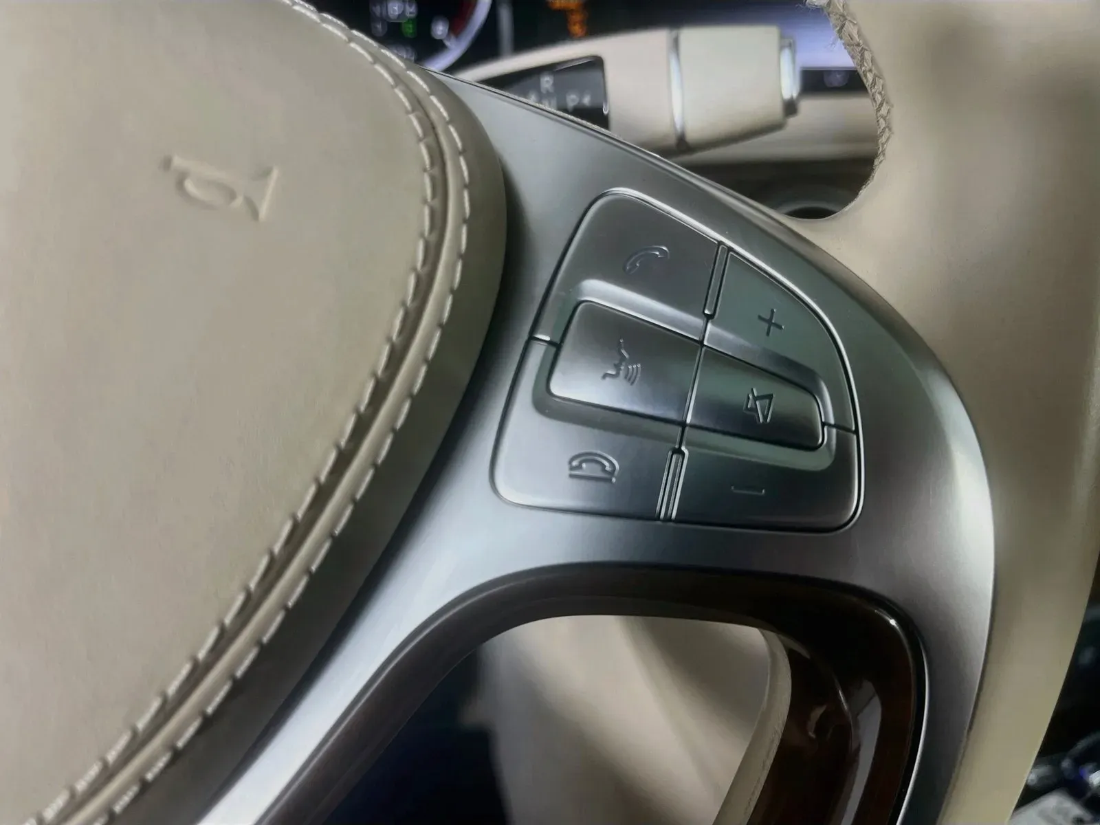 Mercedes-Benz S-Class photo 17
