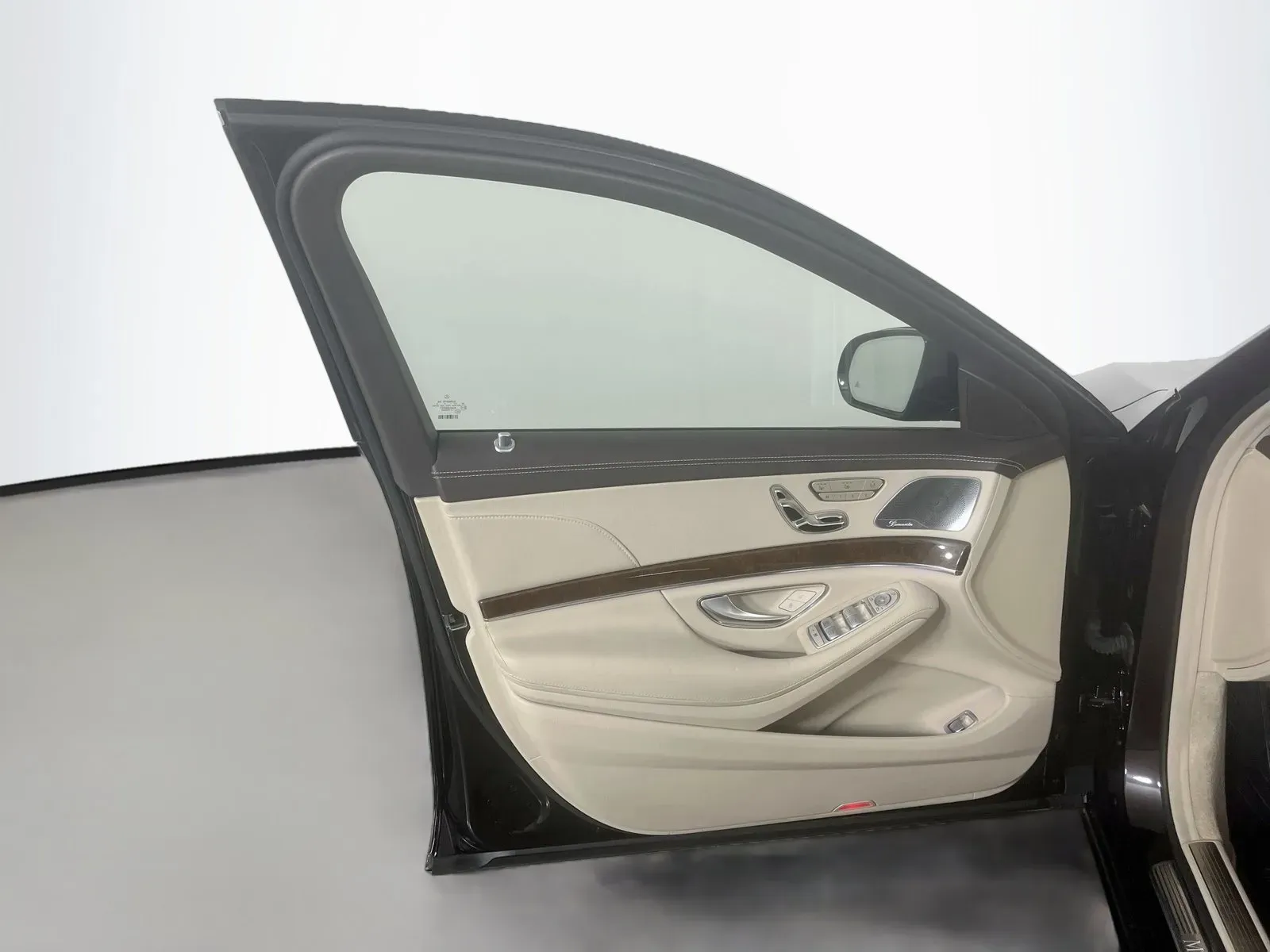 Mercedes-Benz S-Class photo 27