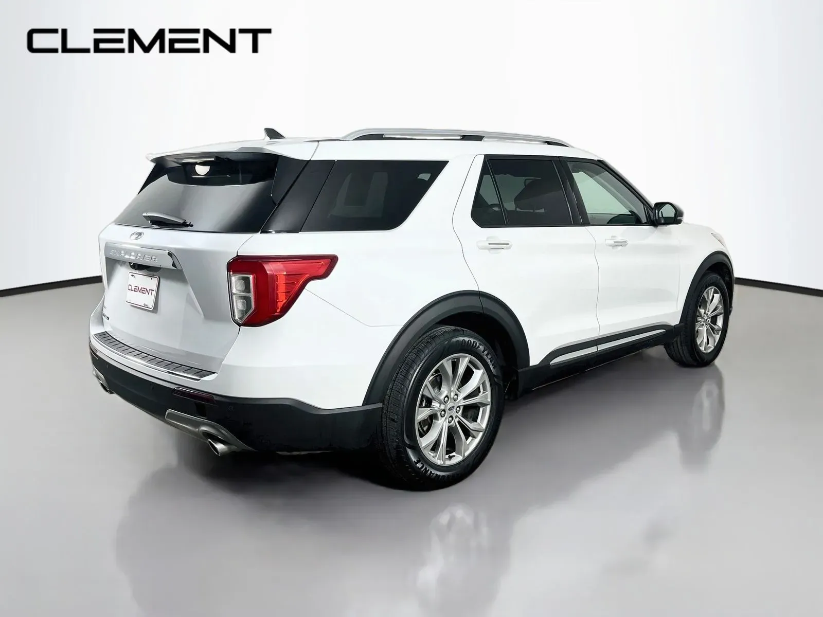 Ford Explorer photo 7