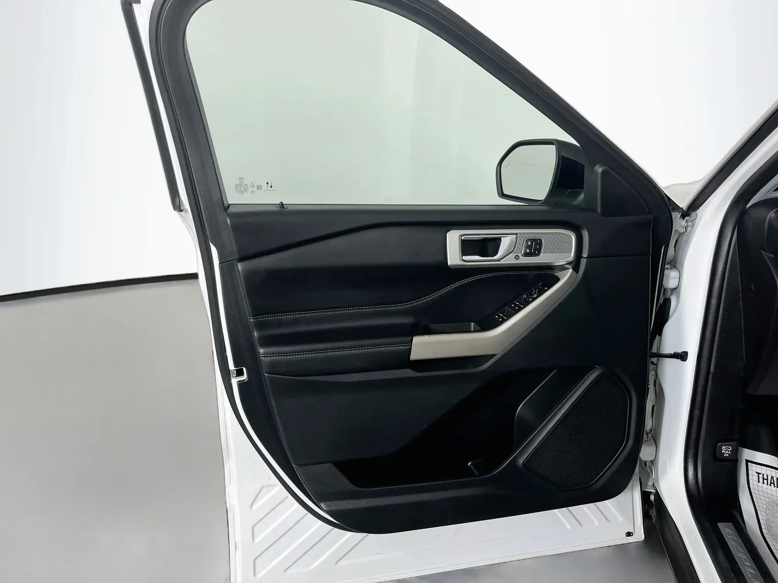 Ford Explorer photo 27