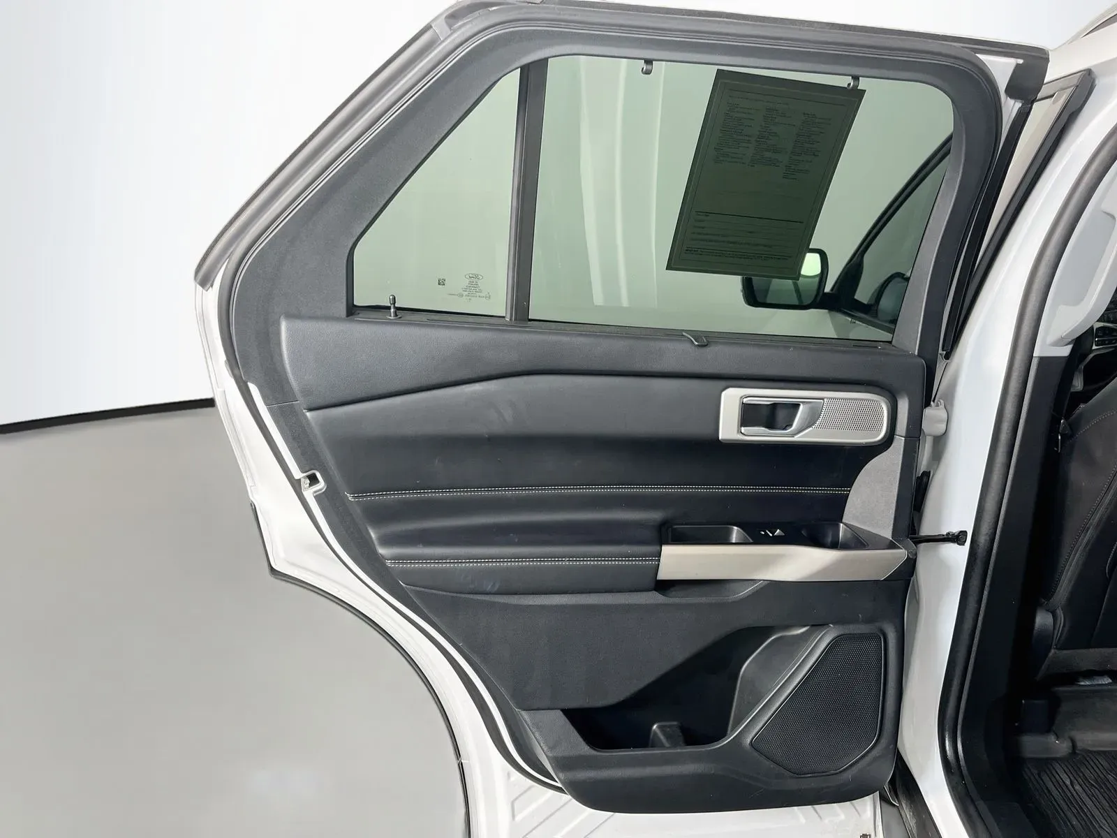 Ford Explorer photo 31