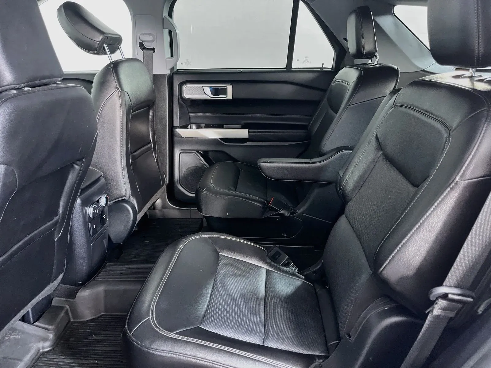 Ford Explorer photo 32
