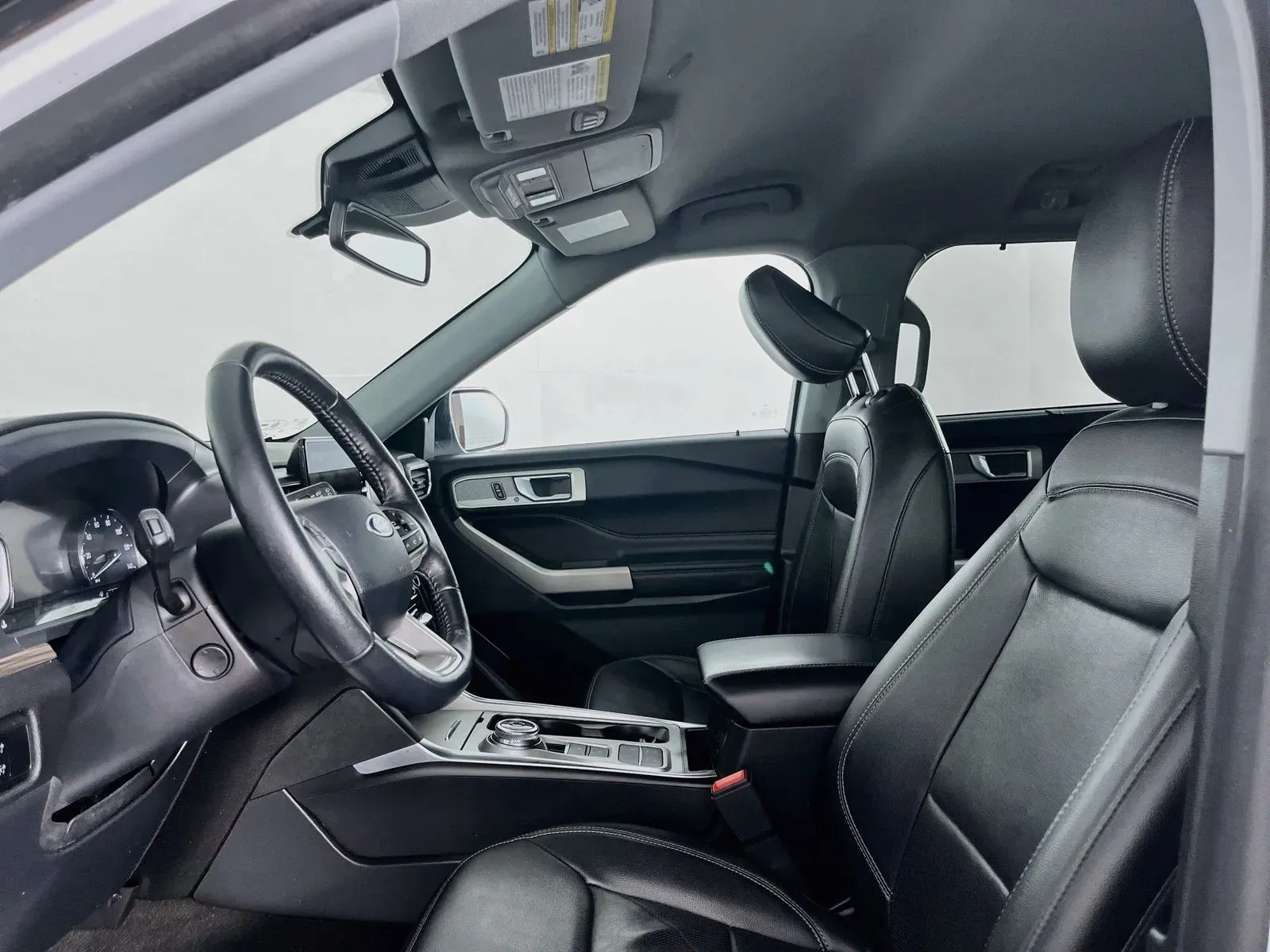 Ford Explorer photo 29