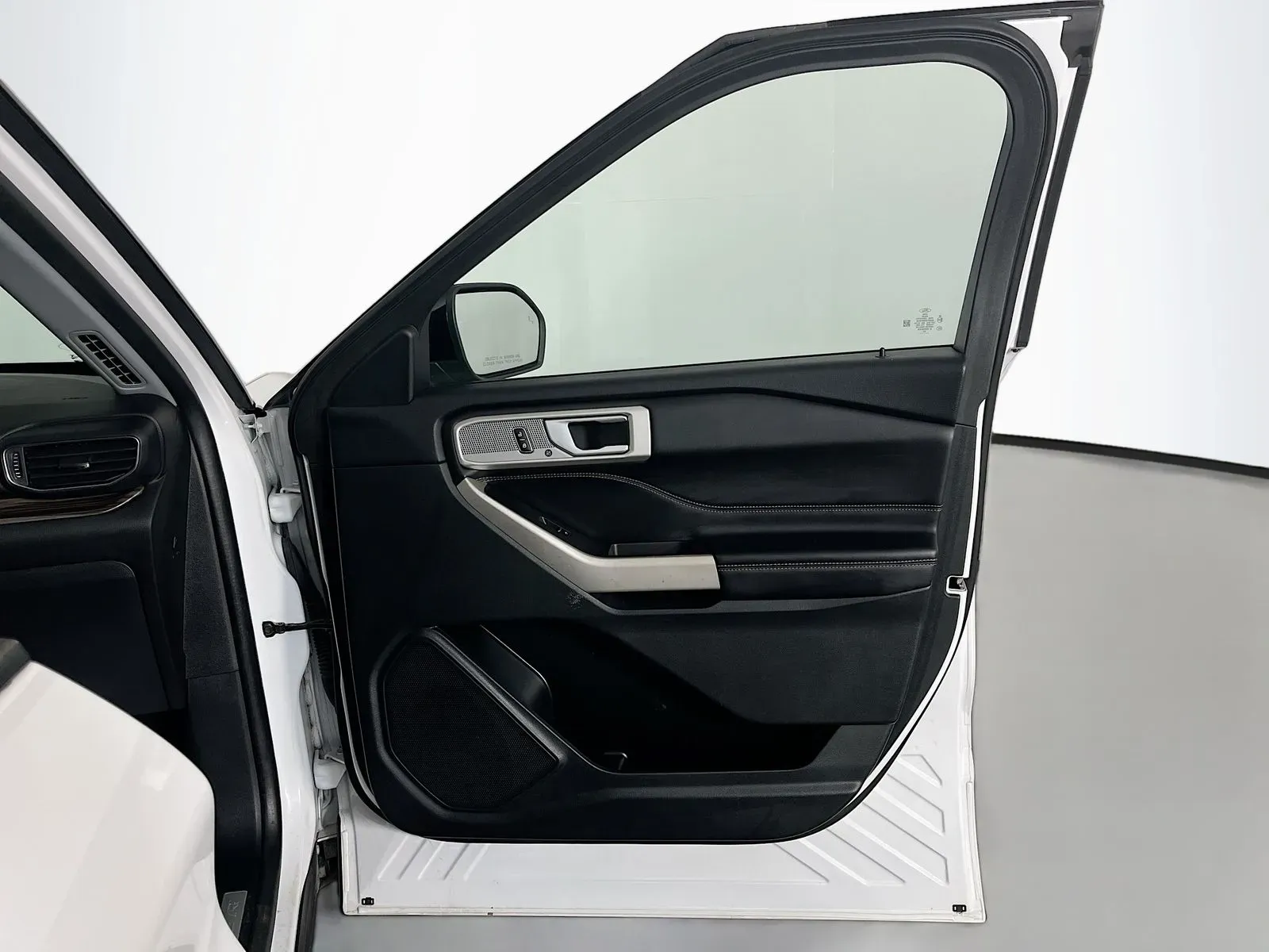 Ford Explorer photo 38