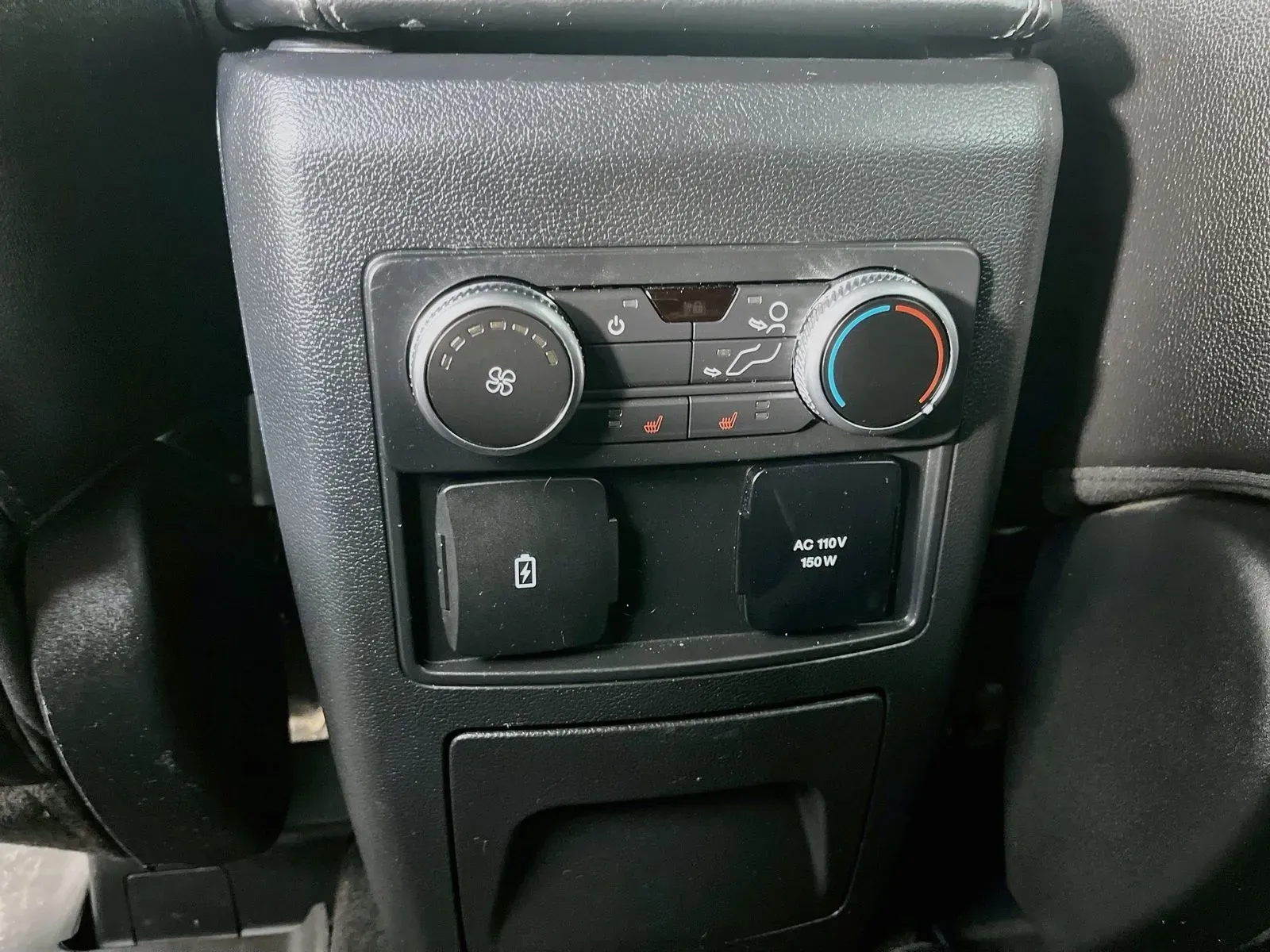 Ford Explorer photo 34