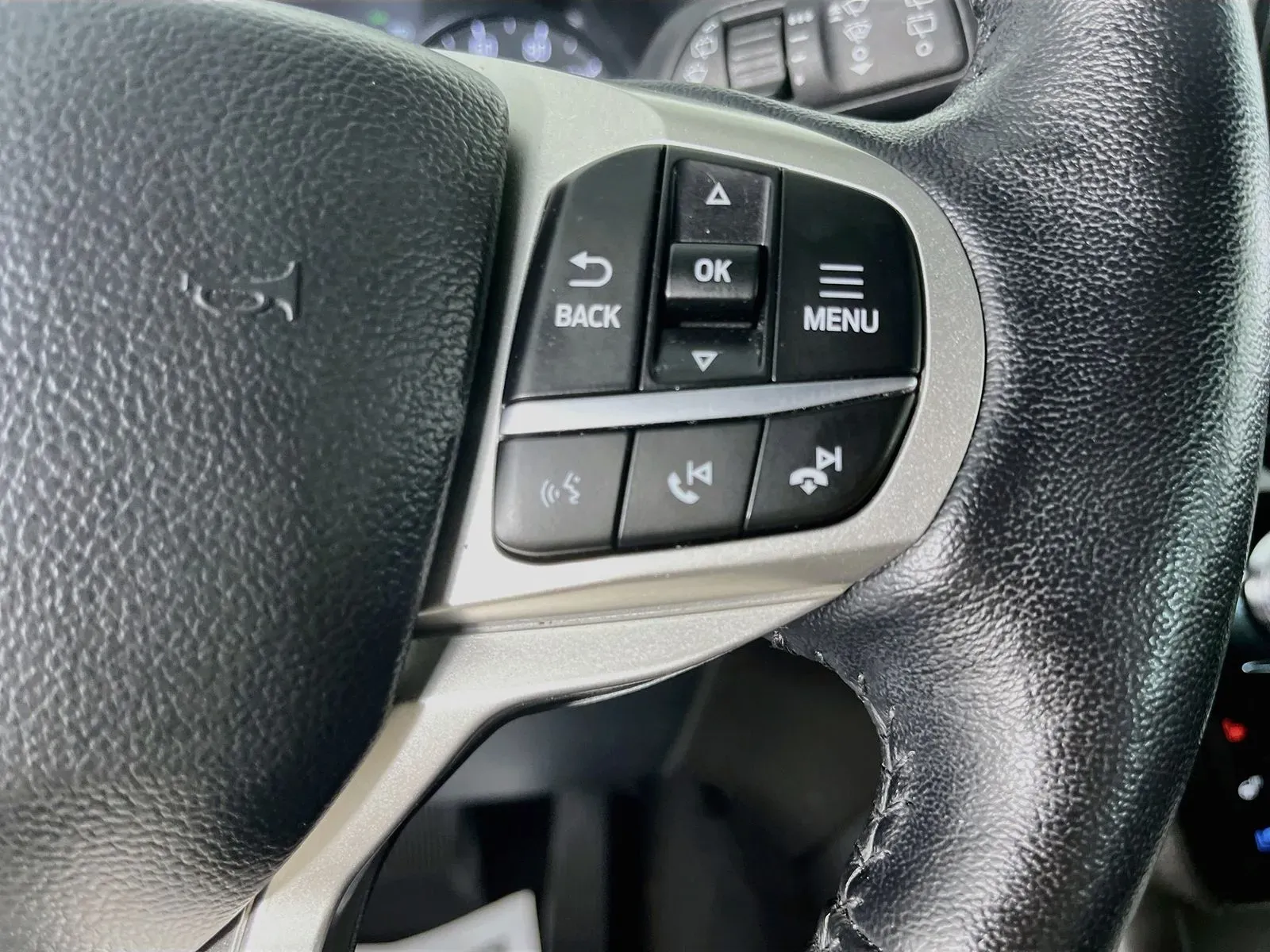 Ford Explorer photo 17