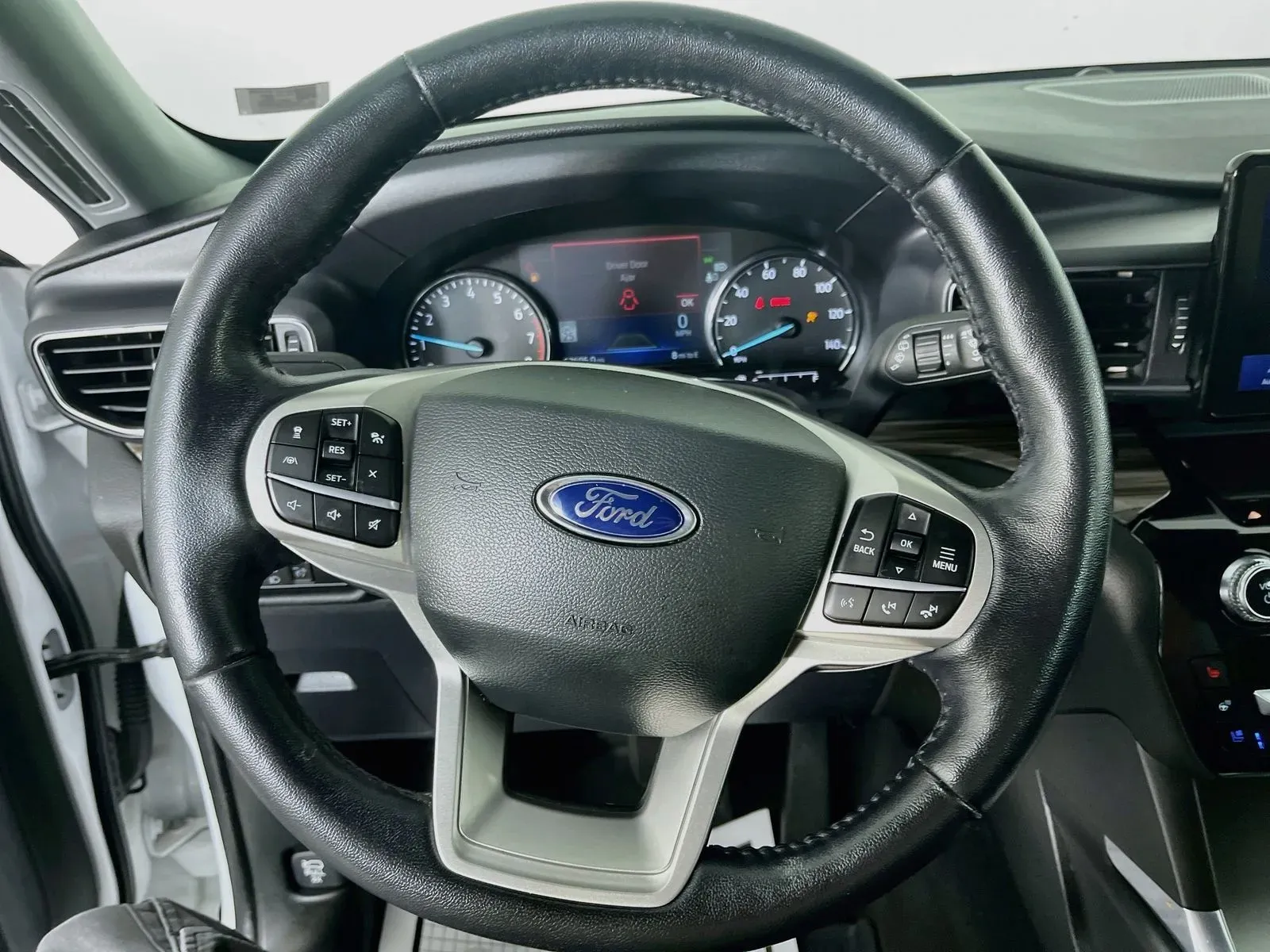 Ford Explorer photo 14