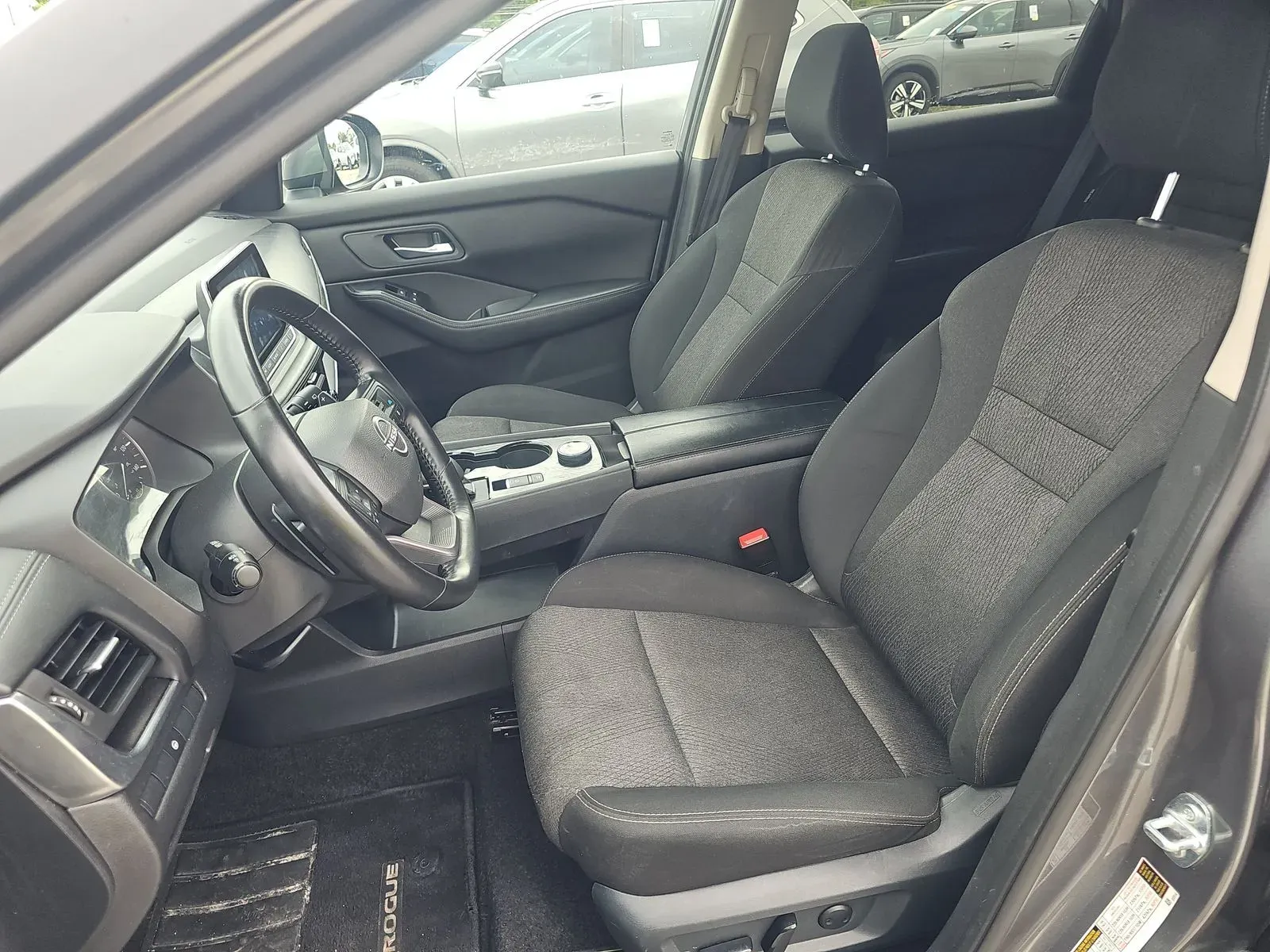 2025 Nissan Rogue SV - Photo 3