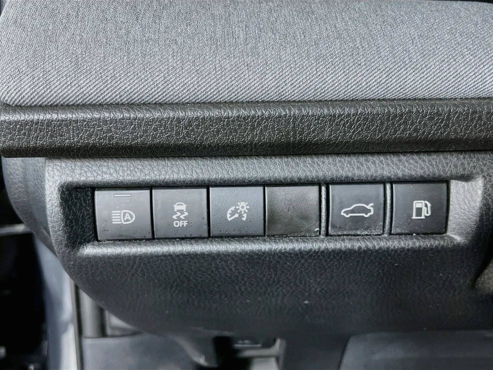 Toyota Camry photo 13