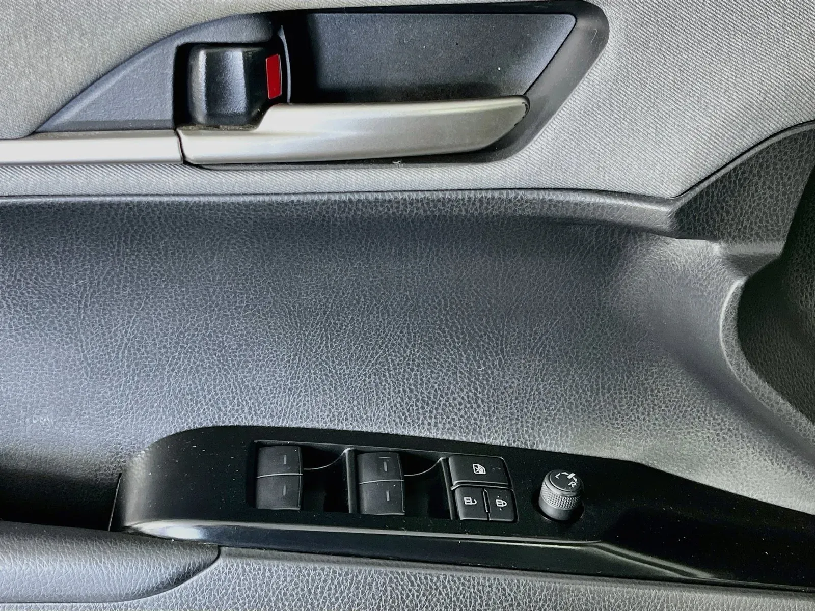 Toyota Camry photo 24