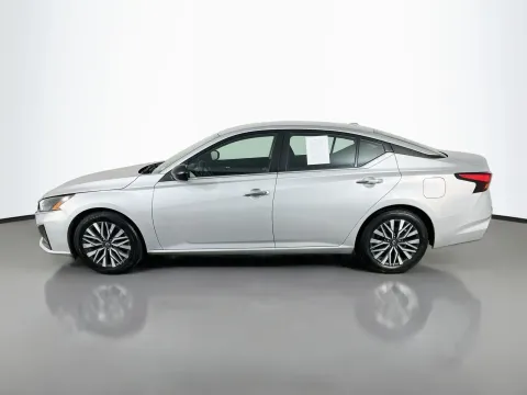 More photos of 2024 Nissan Altima 2.5 SV at Clement Pre-Owned, MO