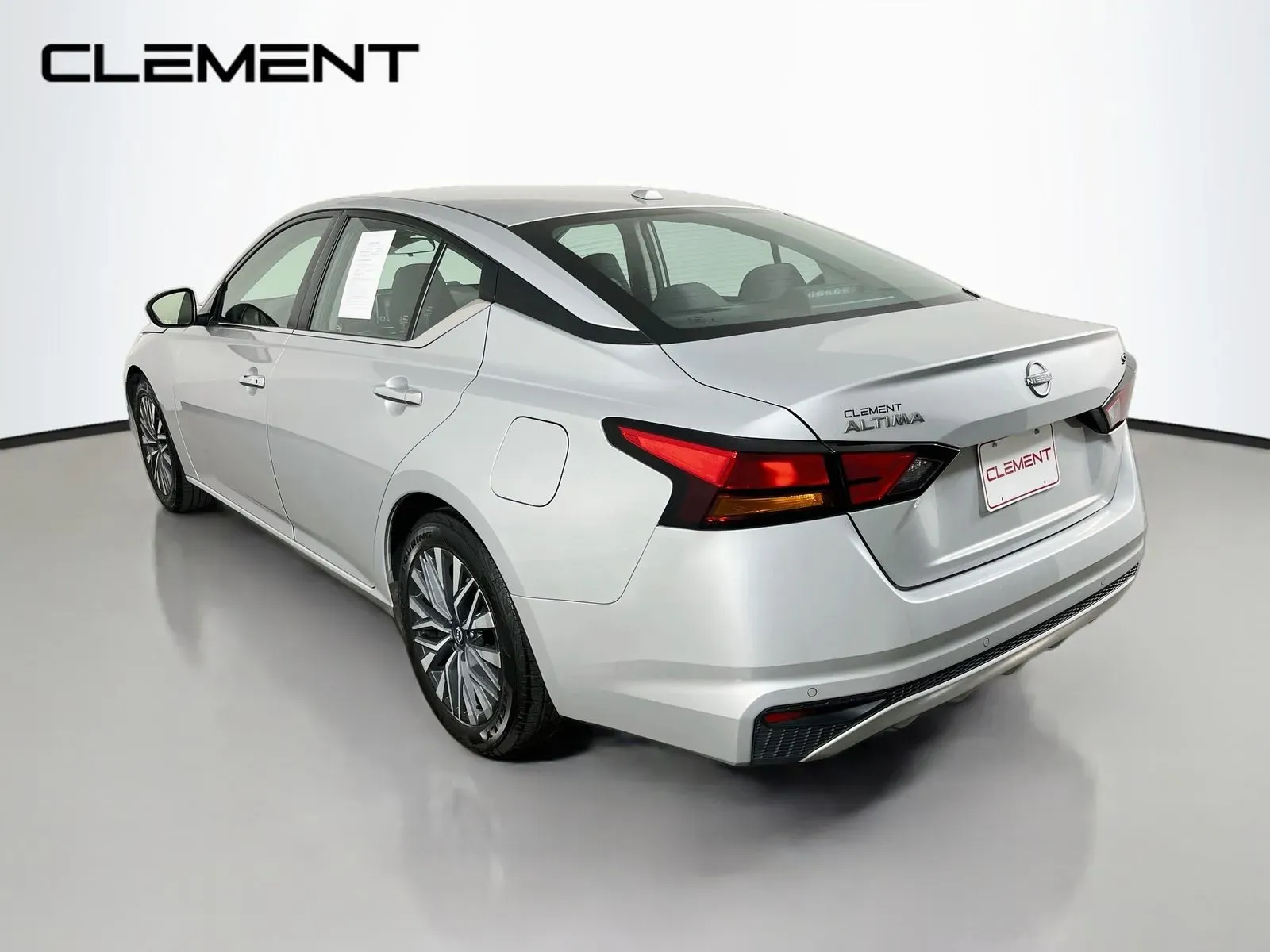 Nissan Altima photo 9