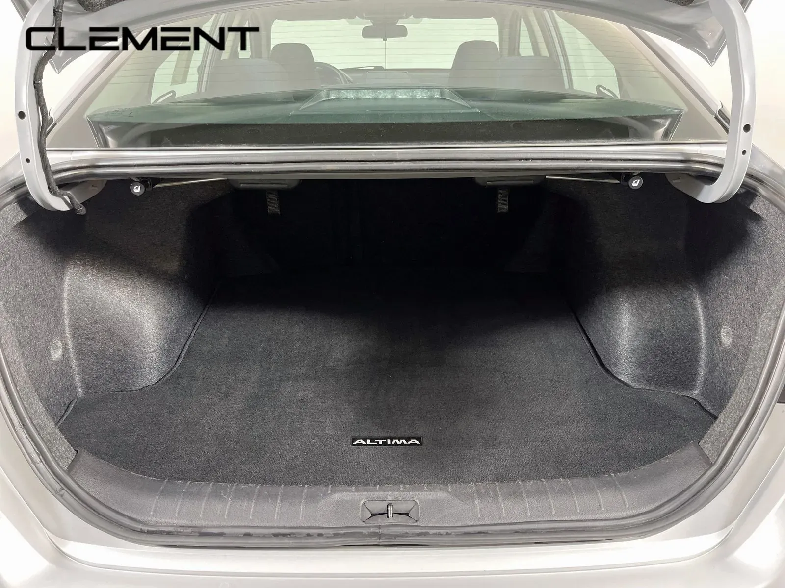 Nissan Altima photo 10