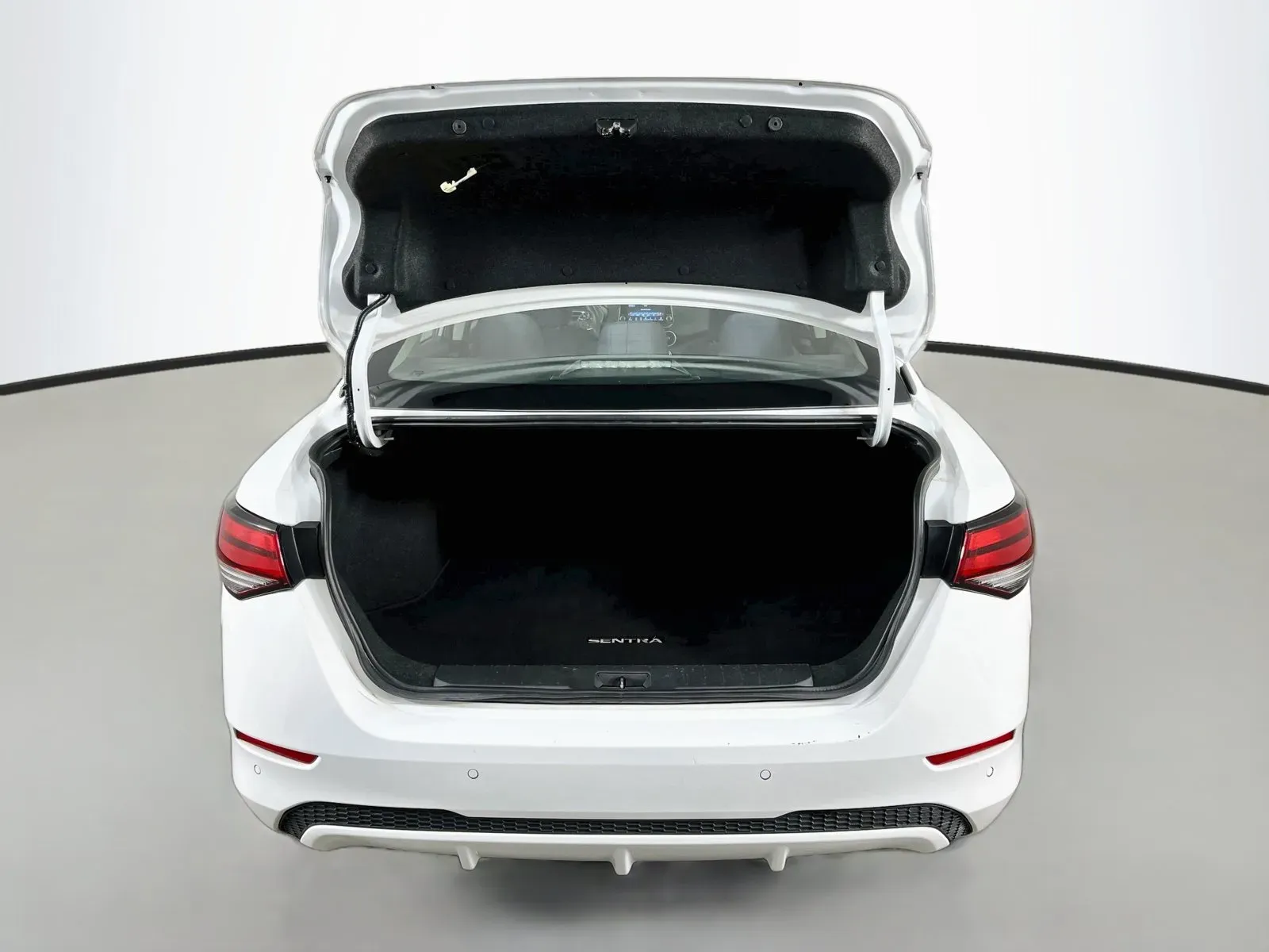 Nissan Sentra photo 8