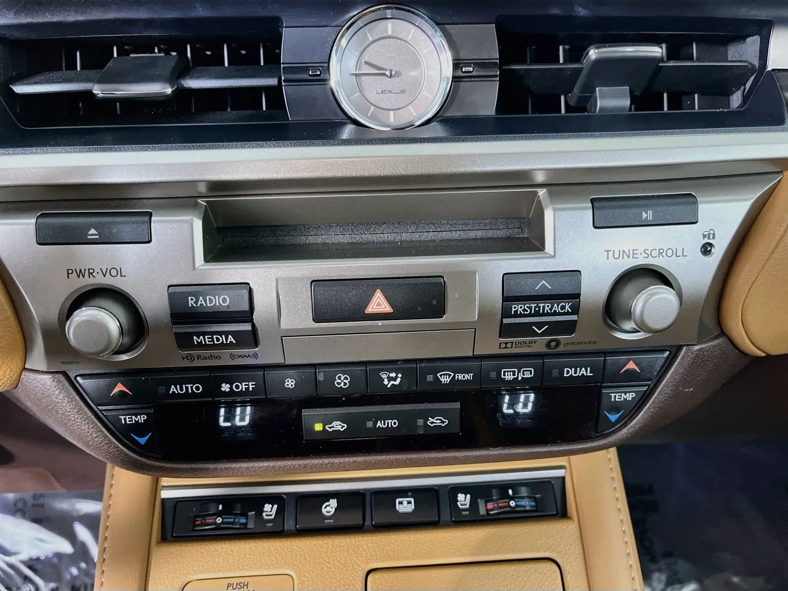 Lexus ES photo 22