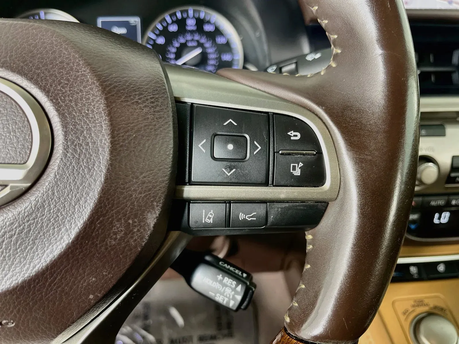 Lexus ES photo 17