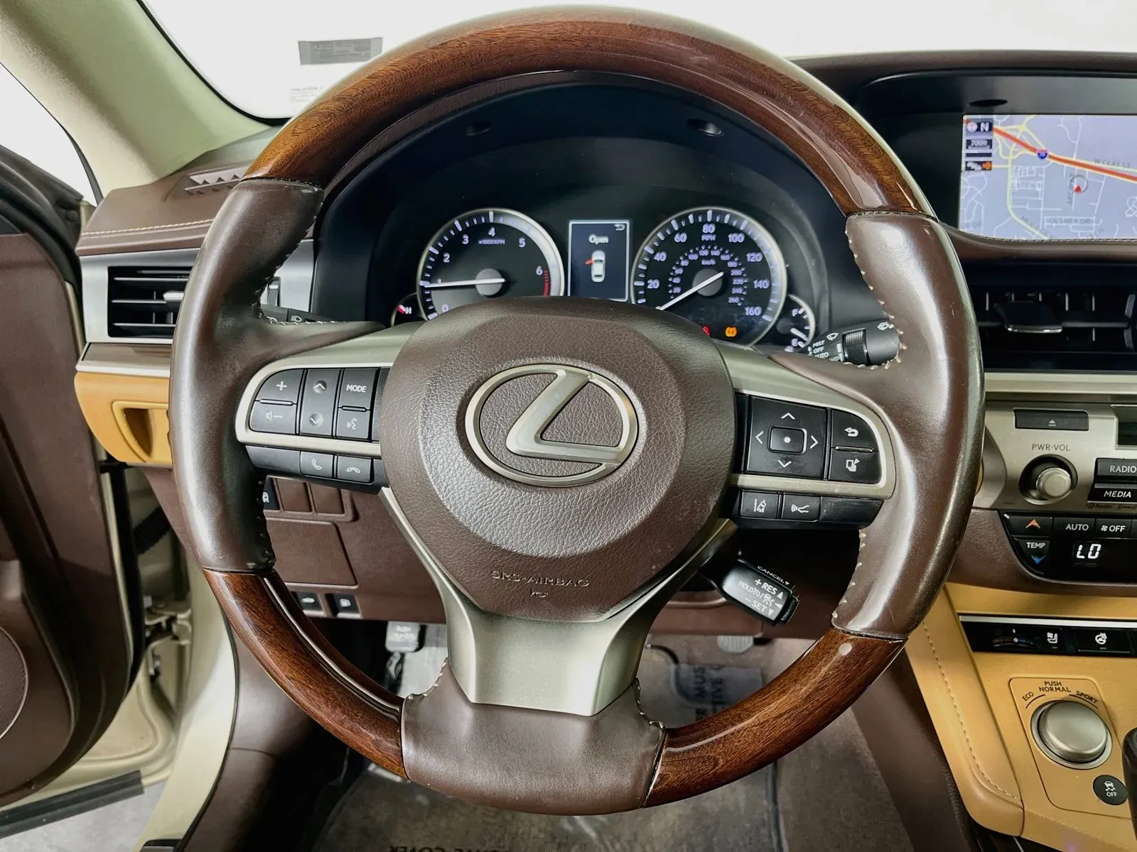 Lexus ES photo 14