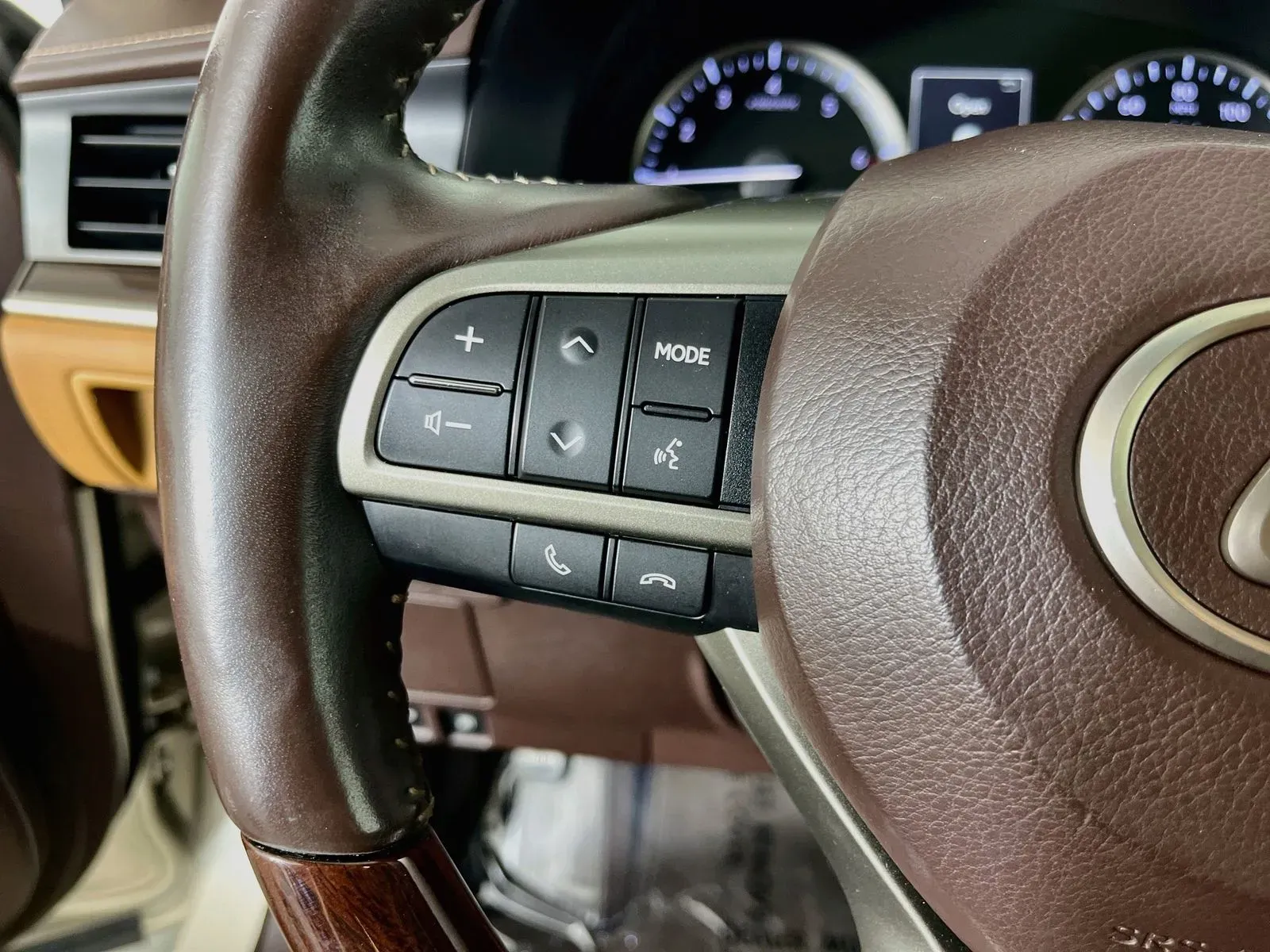 Lexus ES photo 15