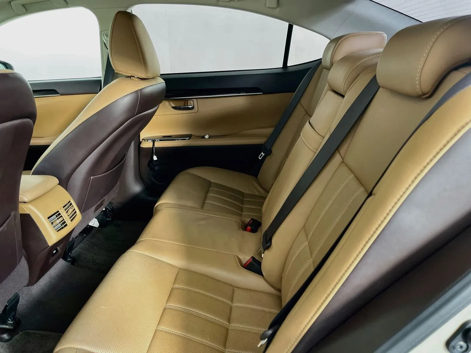 Lexus ES photo 33