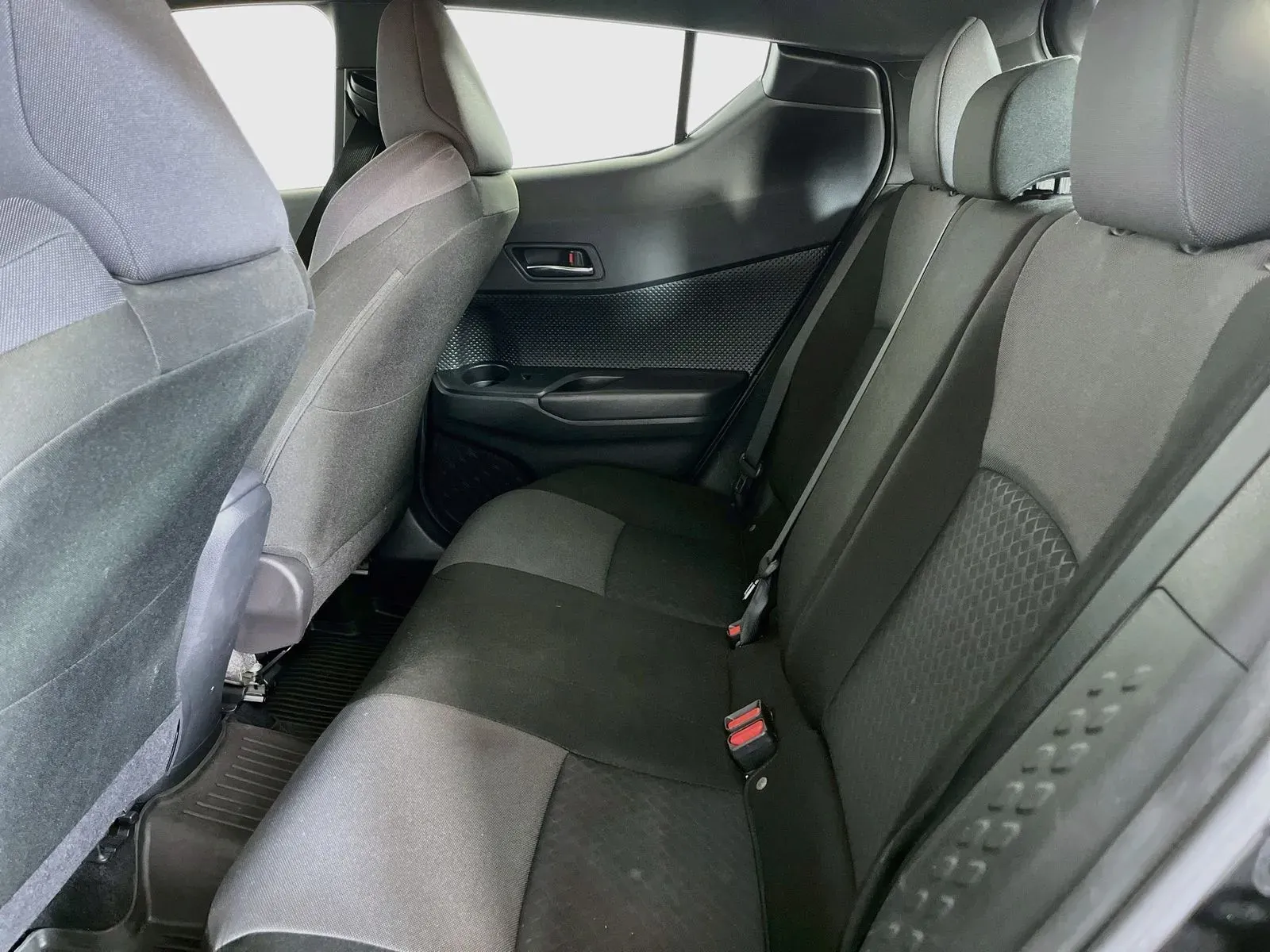 Toyota C-HR photo 29