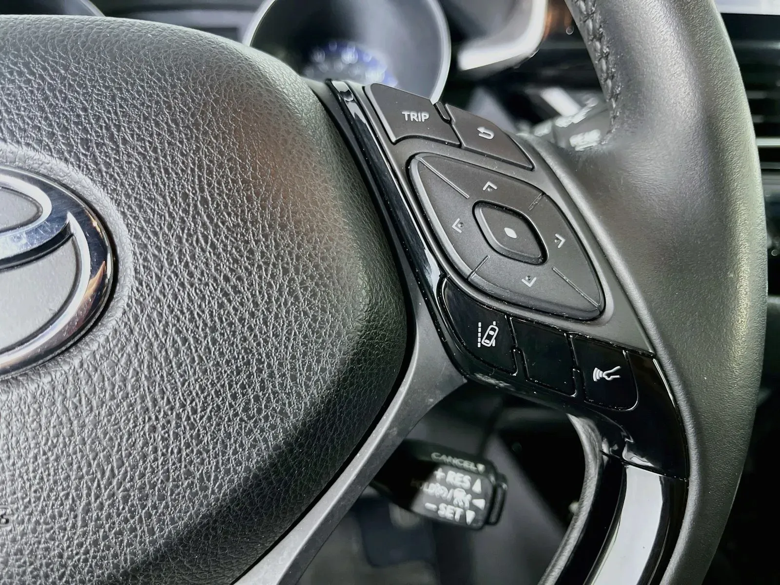 Toyota C-HR photo 17