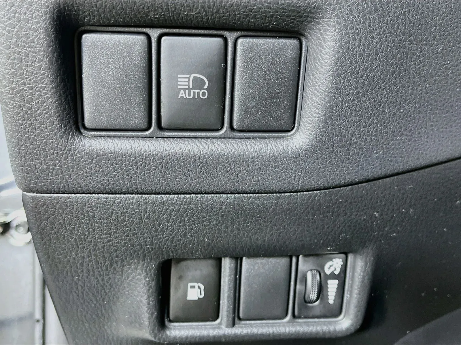 Toyota C-HR photo 13