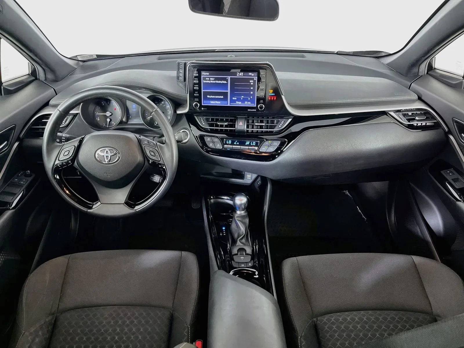 Toyota C-HR photo 12