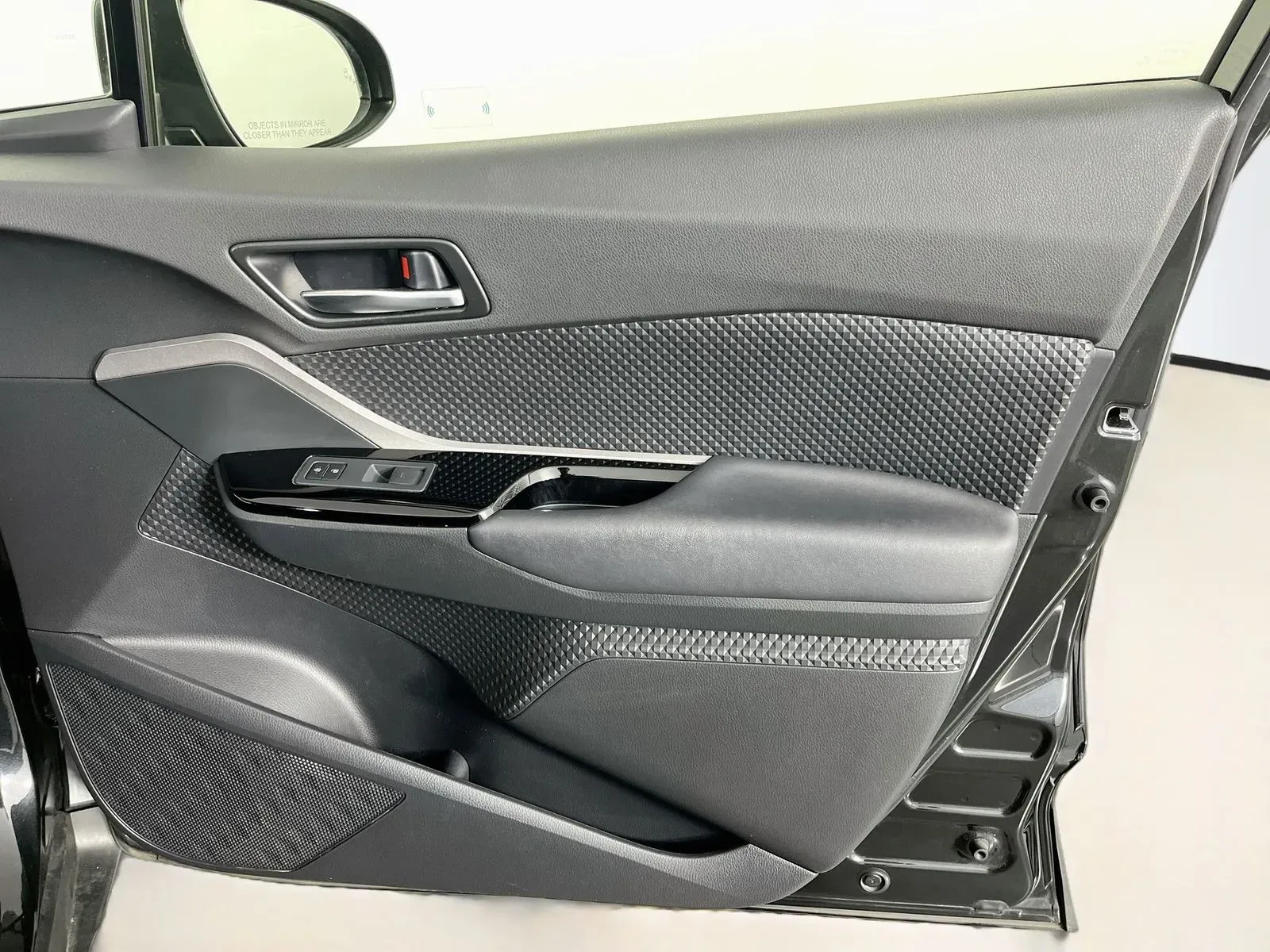 Toyota C-HR photo 33
