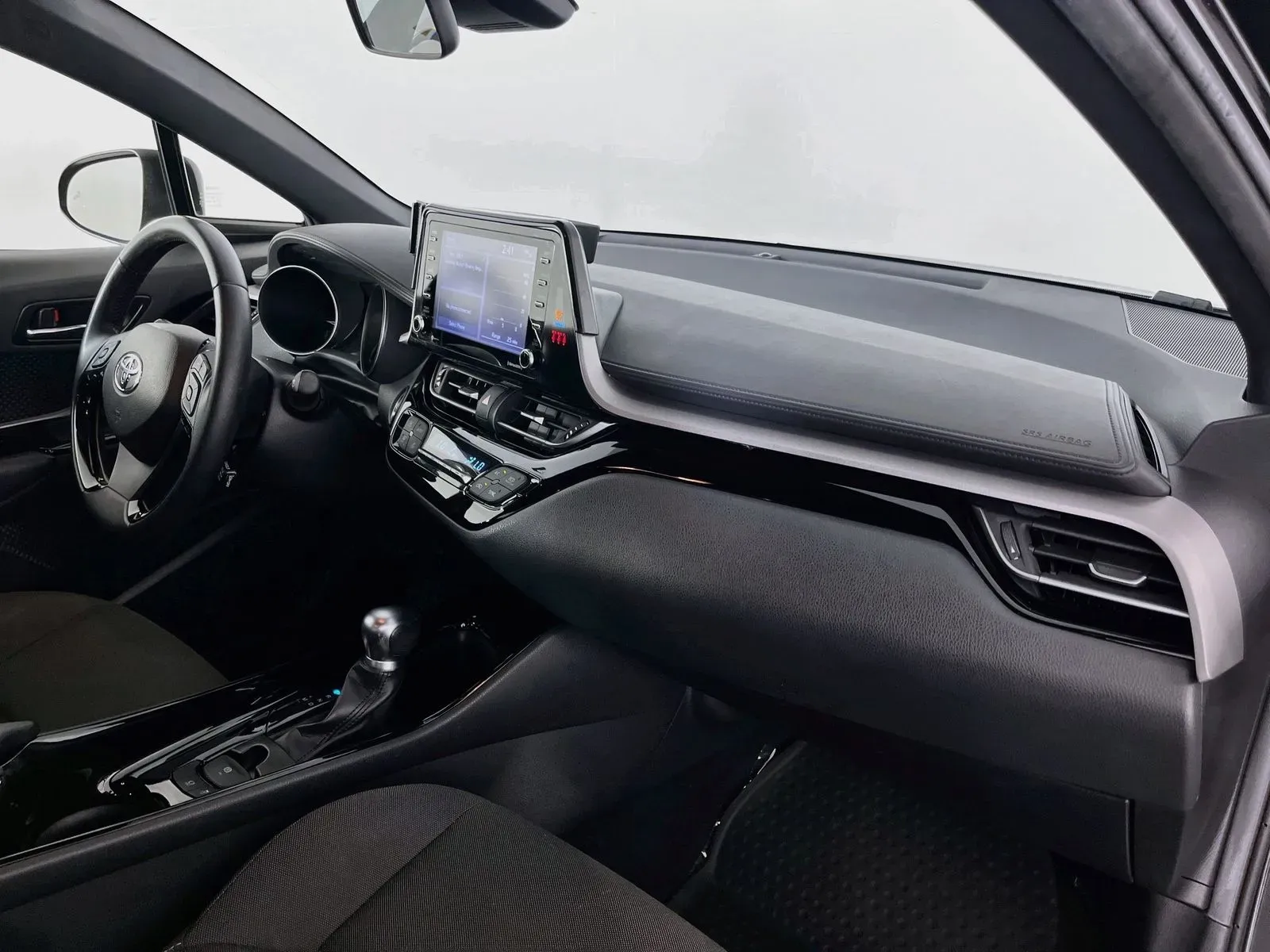 Toyota C-HR photo 32