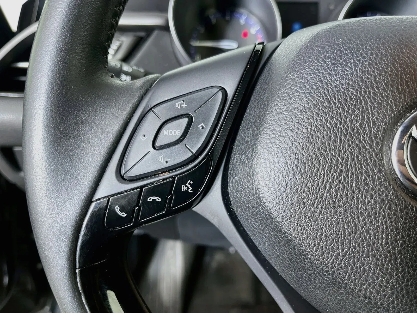 Toyota C-HR photo 15