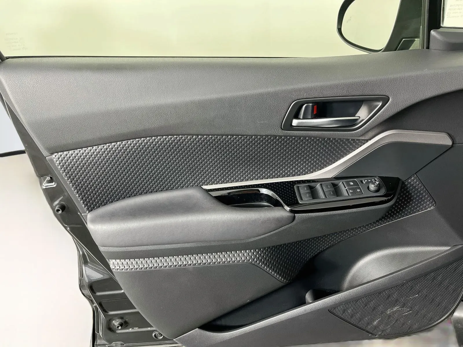 Toyota C-HR photo 25