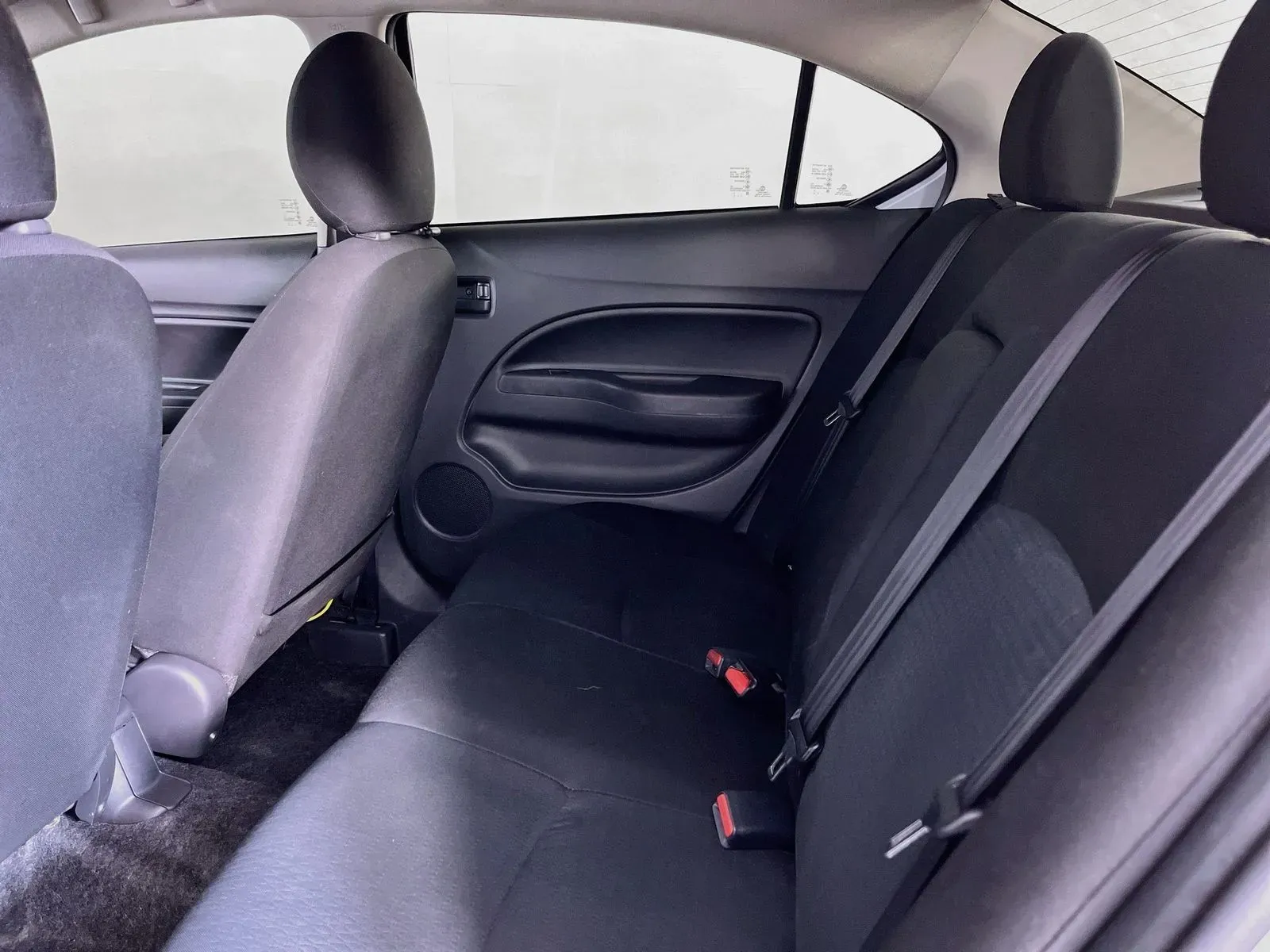 Mitsubishi Mirage G4 photo 29