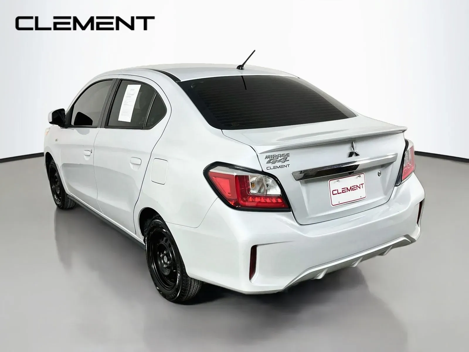 Mitsubishi Mirage G4 photo 9