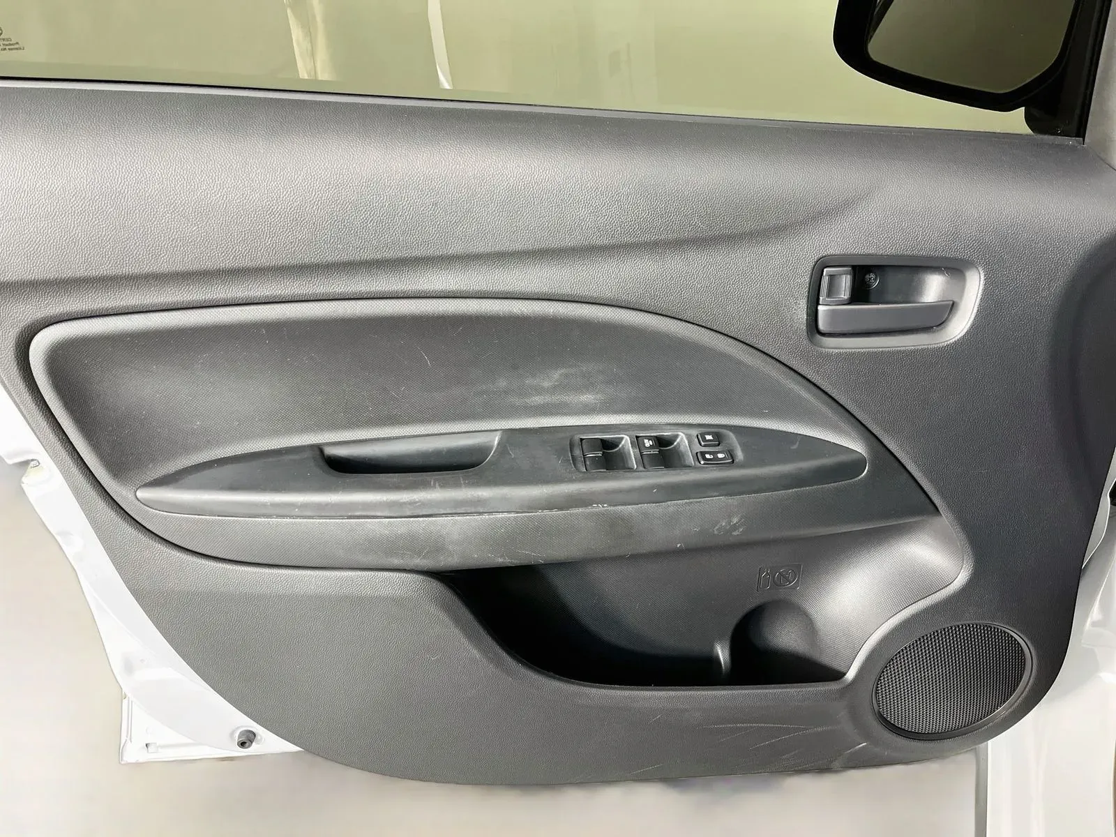 Mitsubishi Mirage G4 photo 25